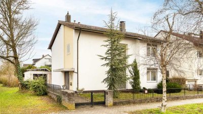 Viel Platz, viel Potenzial: Einfamilienhaus mit Pool und Wellnessbereich in Toplage