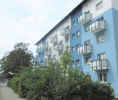 Willkommen Zuhause: Renovierte  2-Zimmer-Wohnung mit Balkon und Einbauküche in toller Lage!