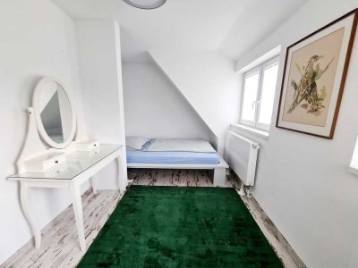 Schöne und modernisierte 4,5-Zimmer-Doppelhaushälfte mit geh. Innenausstattung und EBK