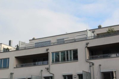 Exklusive Penthousewohnung mit Aufzug in die Wohnung mit Einbauküche, Zwei Terrassen und Carport