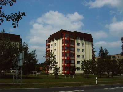 1 Raum-Wohnung mit verglastem Balkon und Aufzug