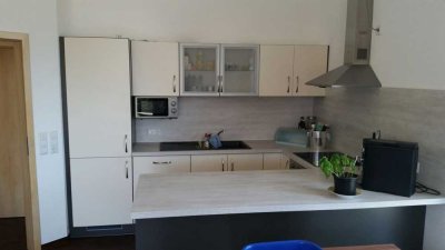 helle 4-Raum-Wohnung mit Balkon und Einbauküche