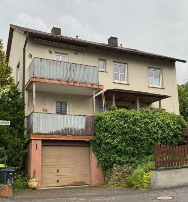 Ruhig gelegenes Zweifamilienhaus, großzügiger Garten, tolle Aussicht.