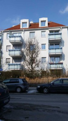 Gut aufgeteilte 3-Raum-EG-Wohnung mit eigenem Garten in München Milbertshofen in der Nähe von BMW