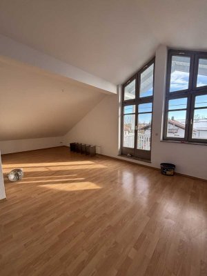 Schöne Dachgeschosswohnung in Großkarolinenfeld sofort bezugsfertig