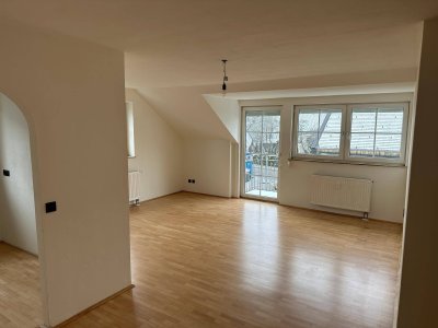 Zentrale und helle 3 Zimmer Wohnung mit Balkon, Seekirchen Stadtzentrum