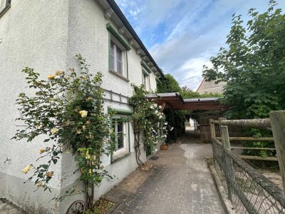 Gemütliches Wohnhaus mit schönem Garten und Carport ....