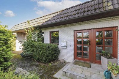 Grüne Oase: Bungalow in Splitlevel-Bauweise mit Gartengrundstück in Waldrandlage - Erbbaurecht