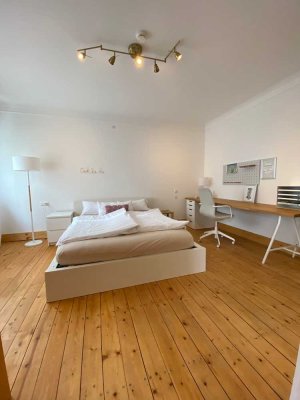 stilvolle 4-Zimmer-Wohnung mit Rundbalkon in Darmstadt