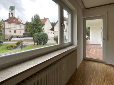 Frei: Sonnige 3,5-Zi-Whg. mit gr. Balkon, EBK, Garage, zentrumsnah!