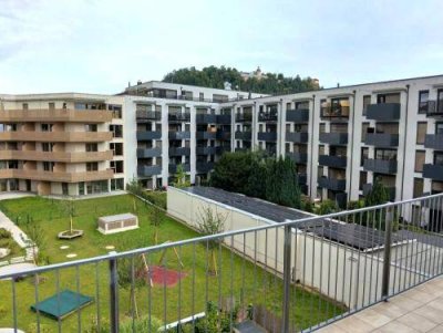 Ruhiger 2 ZIMMER-NEUBAU + großer Balkon 11m² + Schlossbergblick + Einbauküche + Lift + letzter Stock