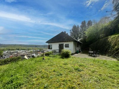 Leerstehendes Einfamilienhaus mit gepflegtem Garten und herrlichem Weitblick in Remagen-Oberwinter