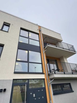 Exklusive 2 Zimmer Wohnung - Neubau in zentraler Lage, mit großem Südbalkon und Garagenplatz