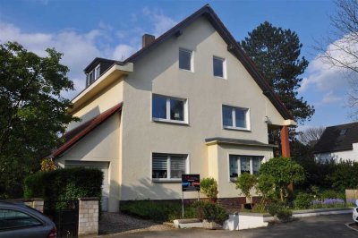 Lohausen:Bildhübsche 30er Jahre Villa mit zwei Wohnungen,
(105 m²/196 m²), freiwerdend