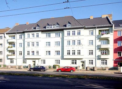 Besichtigung 15.2. um 13 Uhr! Frisch renovierte 3,5-Zimmer-Wohnung in topsaniertem Altbau mit Balkon