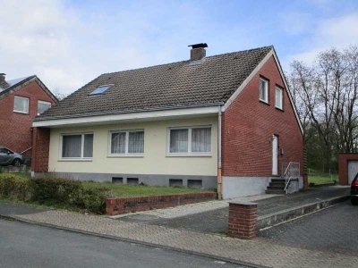 Preissenkung! Einfamilienhaus auf großem Grundstück in  Delbrück