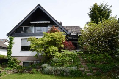 Attraktives Einfamilienhaus mit schönem Garten und Einliegerwohnung