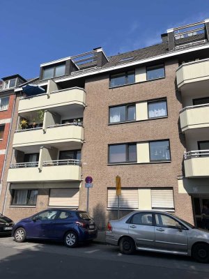 Stilvolle, modernisierte 2-Zimmer-Wohnung mit Balkon und EBK in Düsseldorf