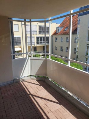 Maisonette-Wohnung mit drei Zimmern sowie Balkon und Einbauküche in Augsburg