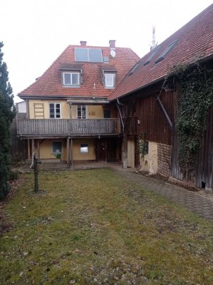 Geräumiges, günstiges und saniertes 6-Zimmer-Mehrfamilienhaus mit EBK in Hohenaltheim