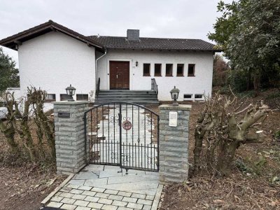 Einfamilienhaus mit schöner Fernsicht und großzügigem Grundstück