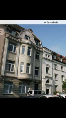 Kernsanierte Altbauwohnung mit Balkon u. 2 Bädern, WG geeignet