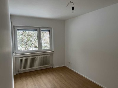 Exklusive, sanierte 3-Zimmer-Hochparterre-Wohnung mit geh. Innenausstattung mit Balkon in Stuttgart