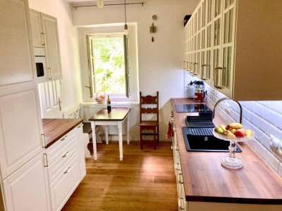 Wunderschöne 4 Zimmer Altbauwohnung in Baden -fußläufig zum Strandbad und Doblhoffpark