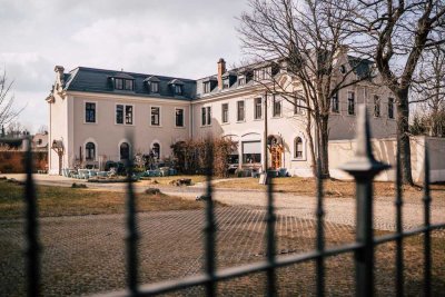 Großzügige 2 Zi - DG Wohnung in herrlichem Wohnambiente