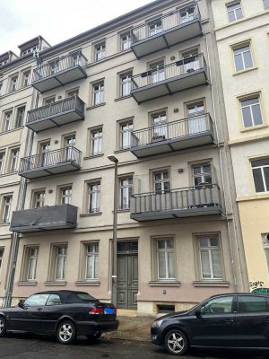 Hochwertig sanierte 2-Zimmerwohnung mit Balkon