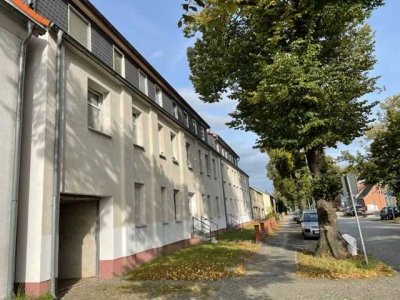 Solide Kapitalanlage - Mehrfamilienhaus mit 14 Wohnungen und 20 Garagen - auf großem Grundstück