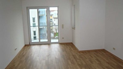 Innenliegende Zweiraumwohnung im 2. OG mit Südbalkon und Einbauküche!