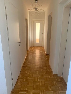 Hochwertig teilmöblierte 3-Zimmer Wohnung mit Loggia und Tiefgaragenabstellplatz