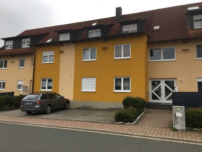 Von Privat:  3-Zimmer-Wohnung mit Balkon, Garage, Stellplatz, Keller!