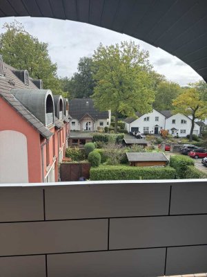 Schöne und vollständig renovierte 2-Raum-Dachgeschosswohnung mit Balkon in Hagen