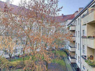 Vermietete Balkonwohnung im Denkmalschutzobjekt: Altbau in ruhiger Wohnlage zur Kapitalanlage!