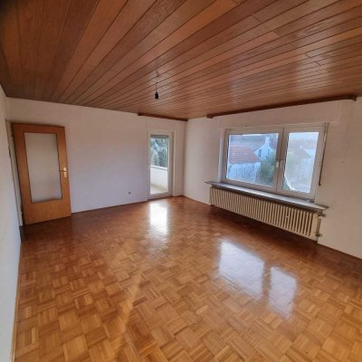 Befristet für 1 Jahr vermieten wir eine 4-Zimmer-Wohnung mit Balkon in Seeheim-Jugenheim