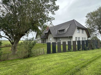 Exklusive 4-Zimmer-Wohnung mit Terrassen und EBK in Westerhever