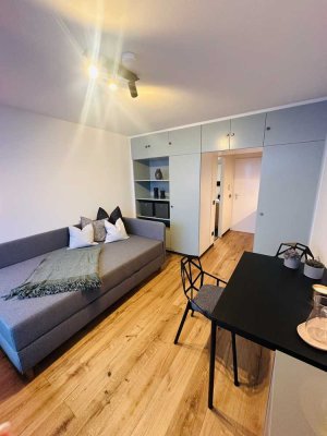 Erstbezug nach Sanierung: modern möblierte 1-Zimmer Wohnung mit Balkon im Herzen von München