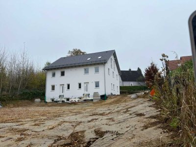 Brück Immobilien - *Provisionsfrei - Neubau* -  Attraktive 7 Zi.-Doppelhaushälften