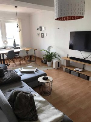 Sanierte 3,5-Zimmer- Altbauwohnung mit Balkon und EBK in Aschaffenburg Innenstadt