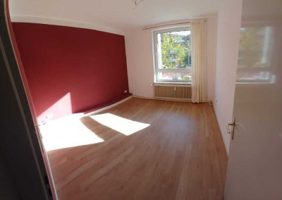 Gepflegte 2-Zimmer-Wohnung mit Balkon und Einbauküche in Kiel