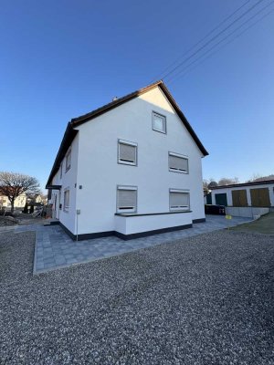 Kernsaniertes, modernes Bauernhaus mit Wintergarten & großem Garten in Langenneufnach!