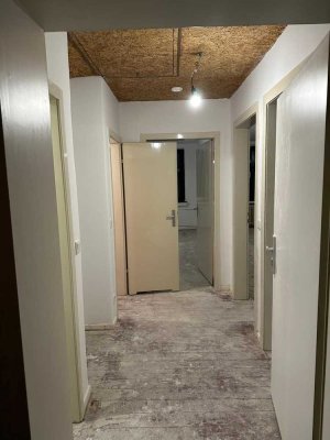 Renovierte-2-Zimmer-Dachgeschoss-Wohnung zu vermieten