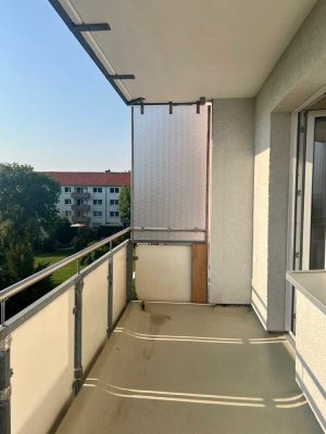 Ruhstrathöhe/Geismar: Ansprechende 4 Zimmerwohnung mit herrlichem Fernsicht-Balkon