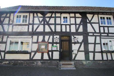 Historisches Fachwerkgebäude Mehrfamilienhaus Pension 400 m² Hofanlage im Westerwald