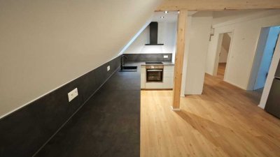 Kernsanierte, helle 2,5-Zimmer-Maisonette-Wohnung an der Achalm