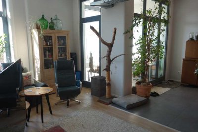 Freundliche und neuwertige Loft-Wohnung mit geh. Innenausstattung mit Balkon und EBK