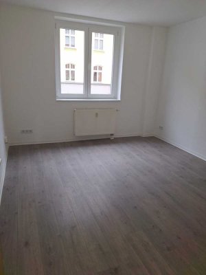 frsich saniert - 3 Zimmer mit Balkon im Erdgeschoss