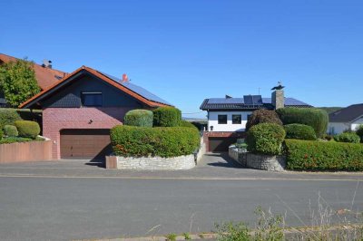 Großzügiges Haus mit PV Anlage und Aussicht!